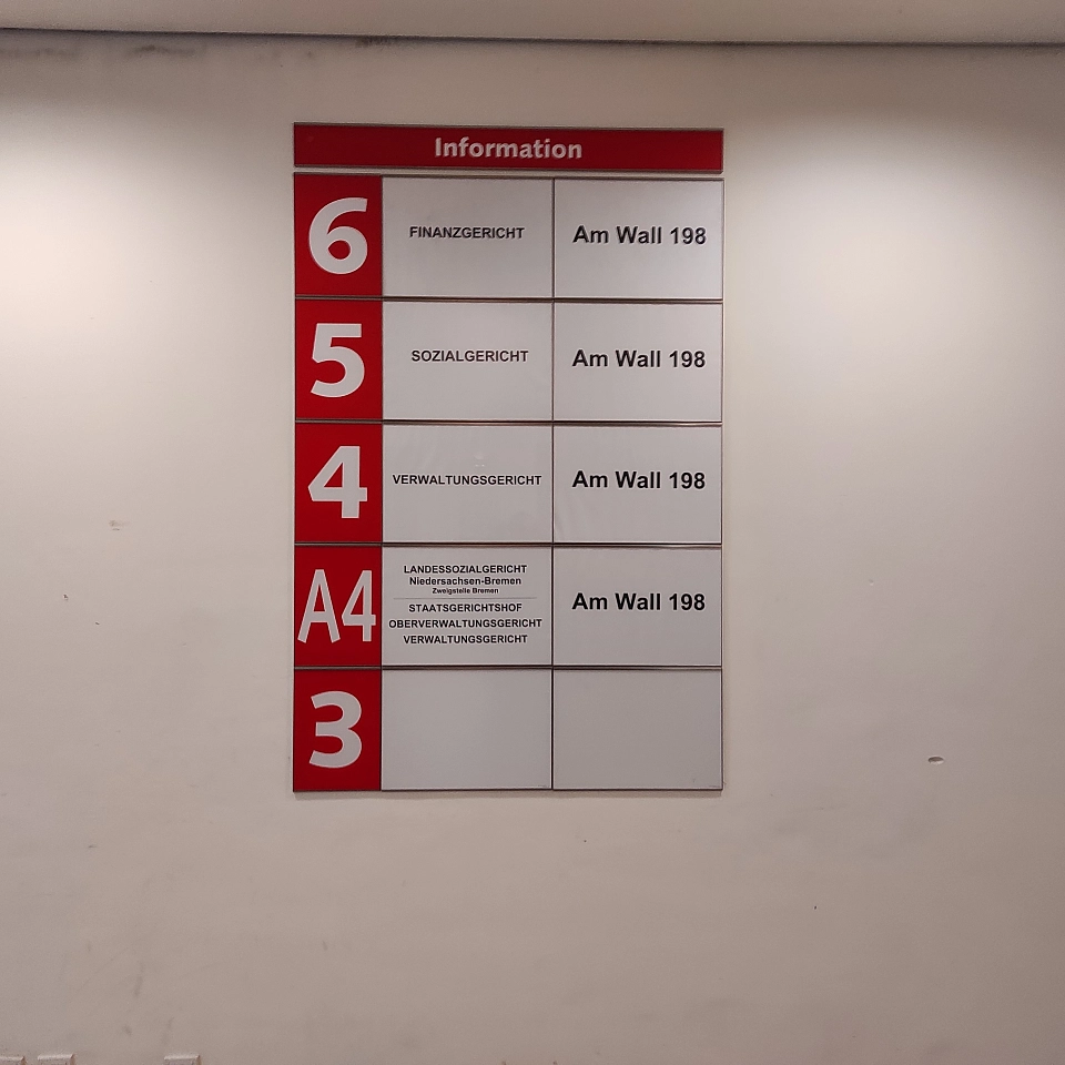 Etagenplan, Geb&auml;udebelegung des Justizzentrums am Wall (Altbau) im nicht&ouml;ffentlichen Eingangsbereich