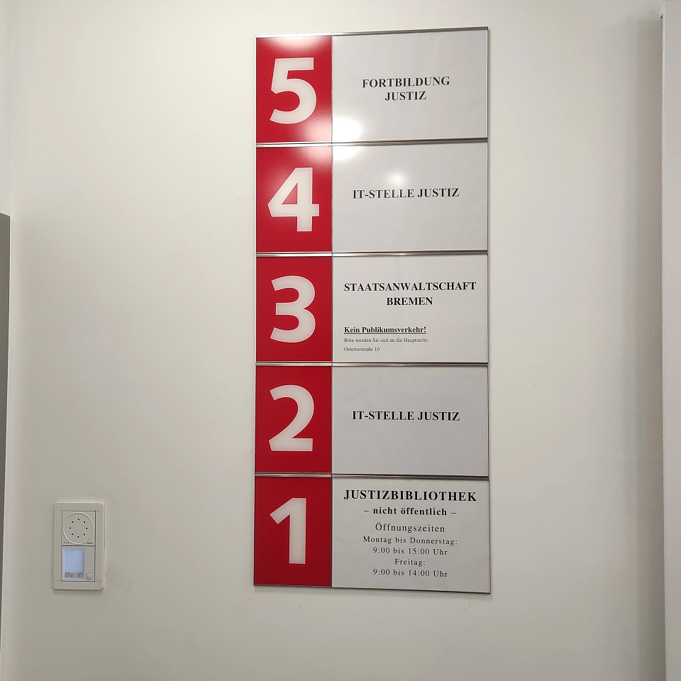 Etagenplan, Geb&auml;udebelegung des Justizzentrums II im Eingangsbereich